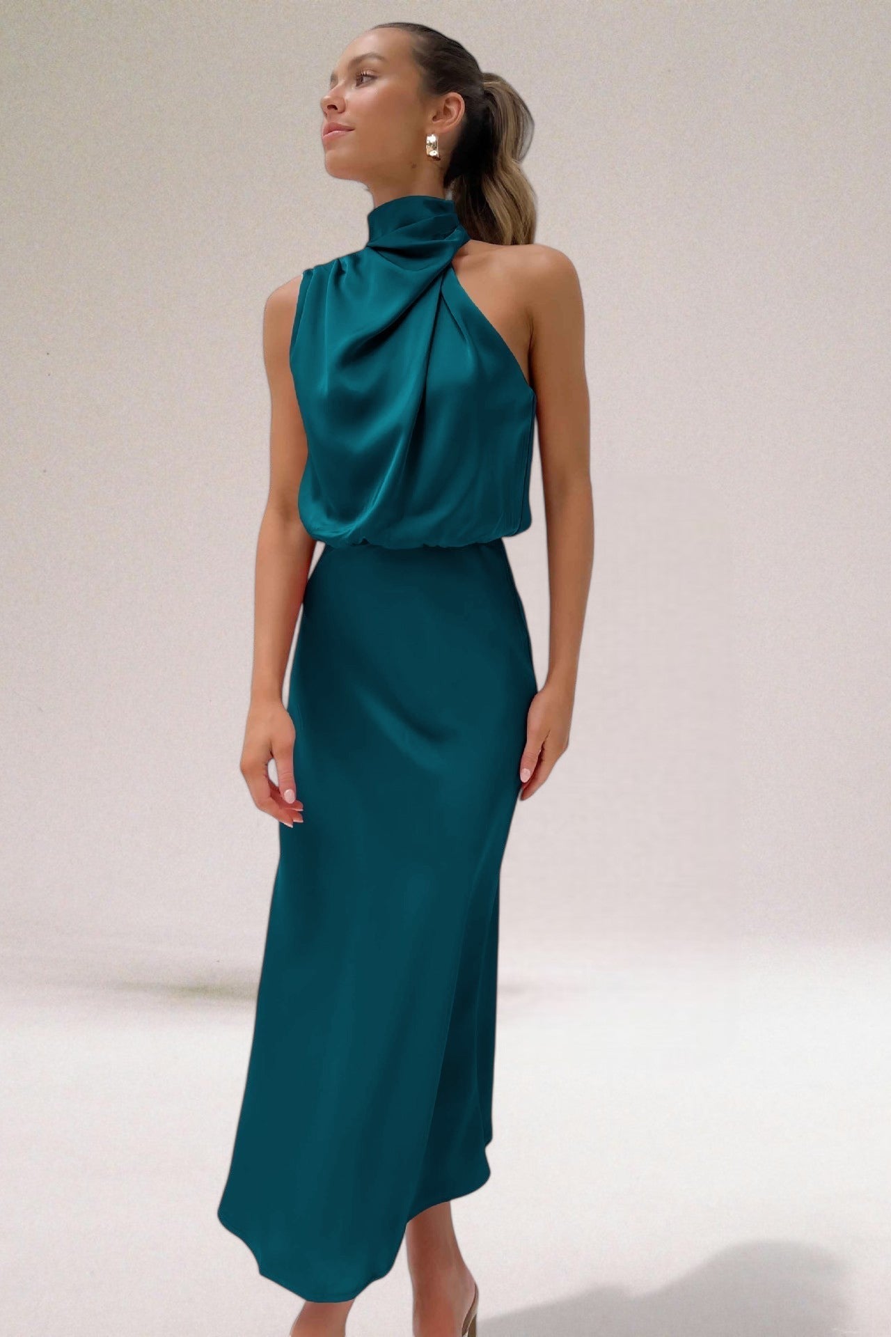 Giselle™ | Chic Halter Neck Dress