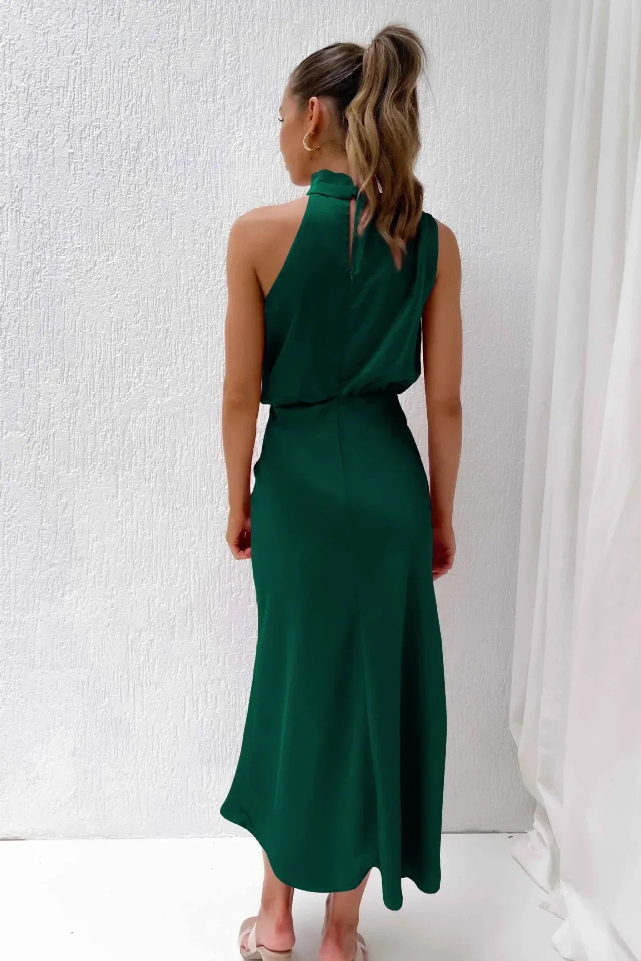 Mariana™ | Chic Halter Neck Evening Gown