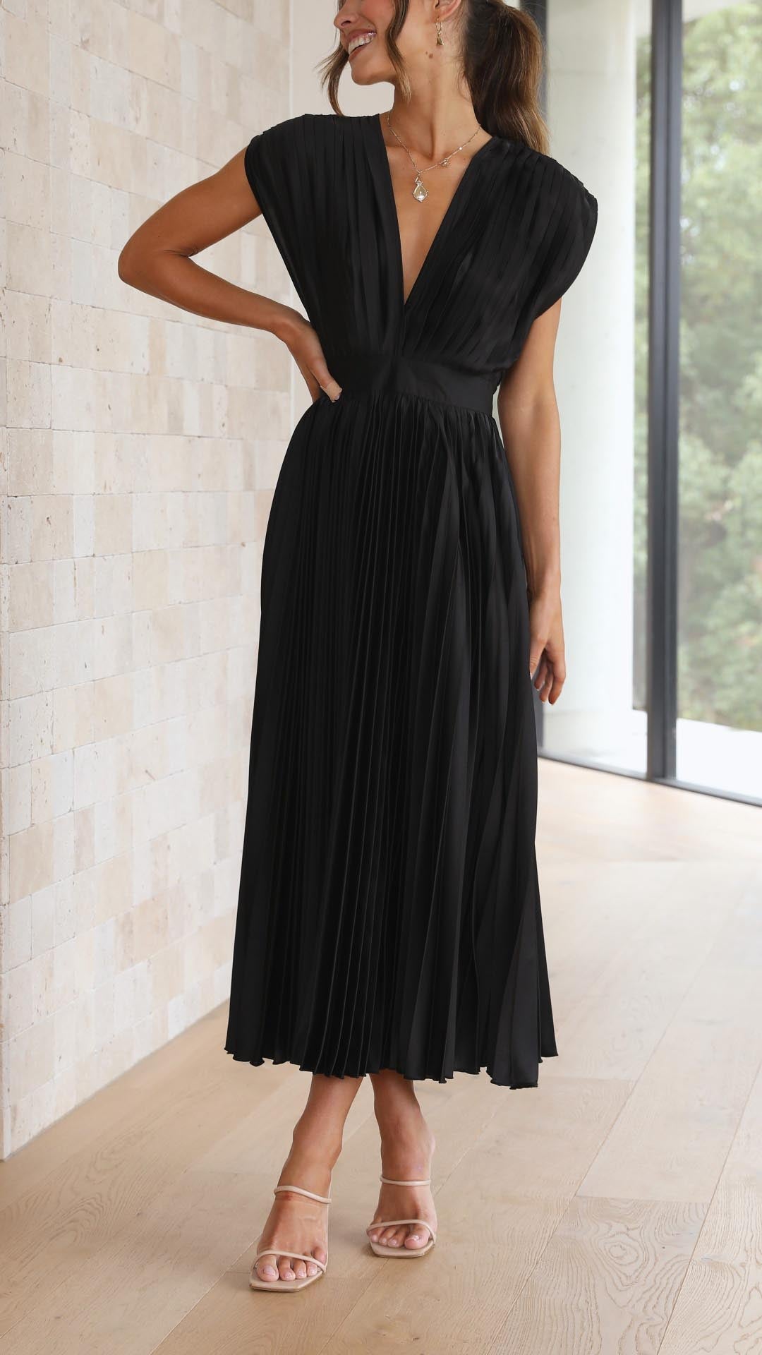 Maria™ | Chic Pleated Maxi Gown