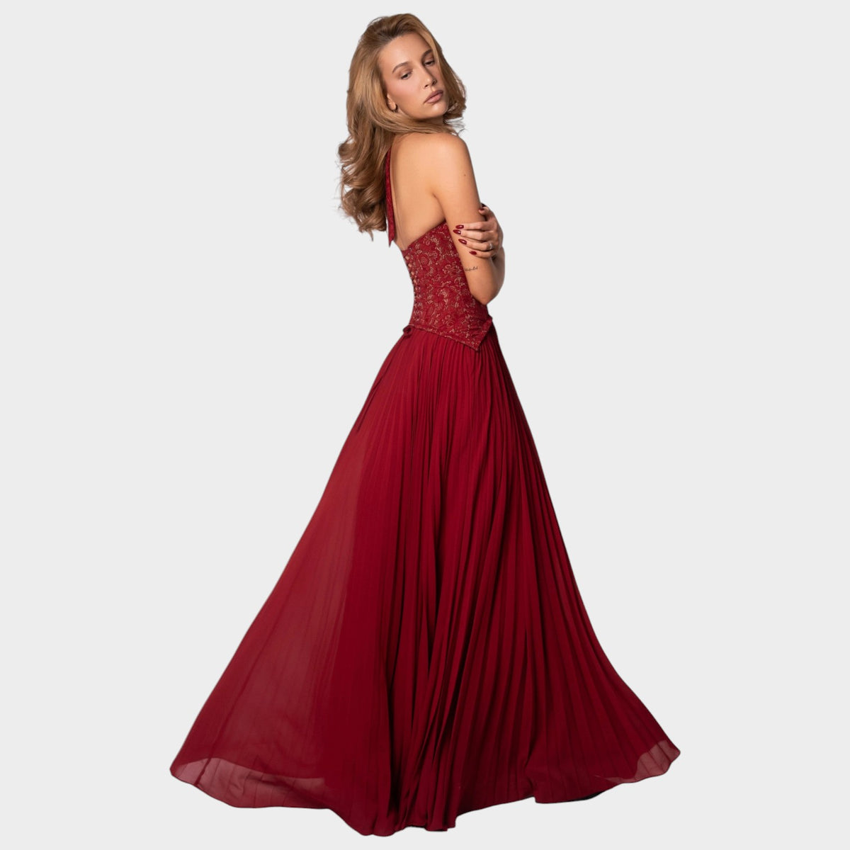 Women’s Lace Bodice Maxi Dress with Sweetheart Neckline and Pleated Chiffon Skirt