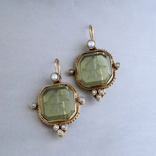 Vivara™ | Classic Green and Pearl Earrings