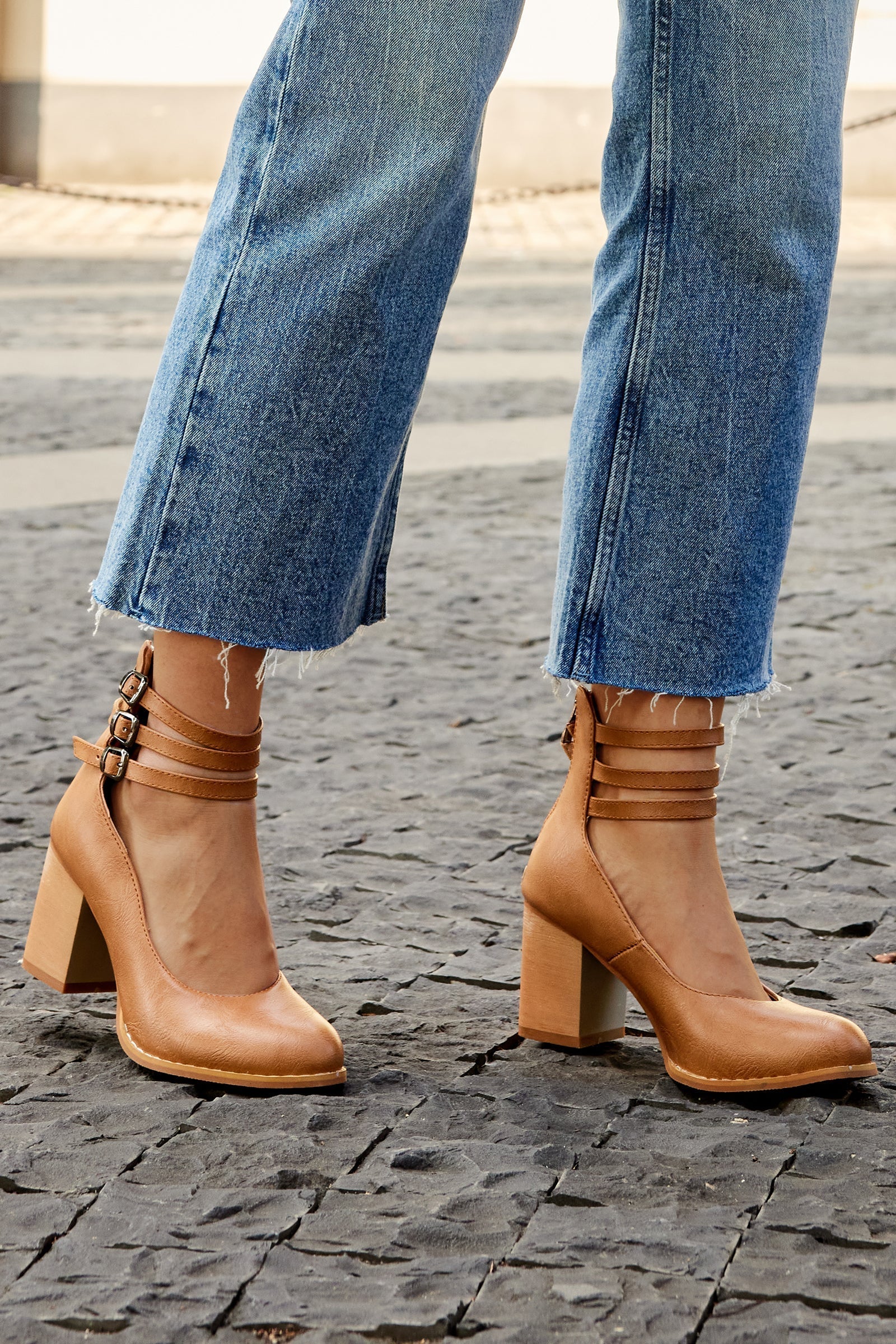 Casilda™ | Sleek Ankle Strap Sandals with Chunky Heel