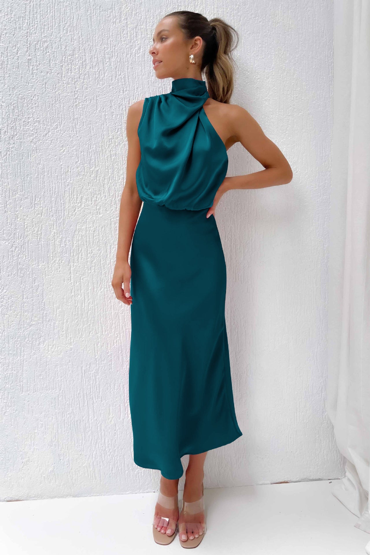 Mariana™ | Chic Halter Neck Evening Gown