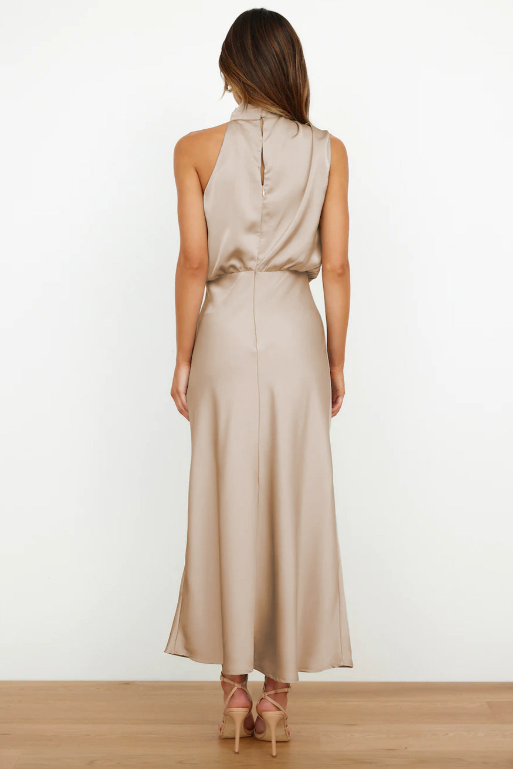 Mariana™ | Chic Halter Neck Evening Gown
