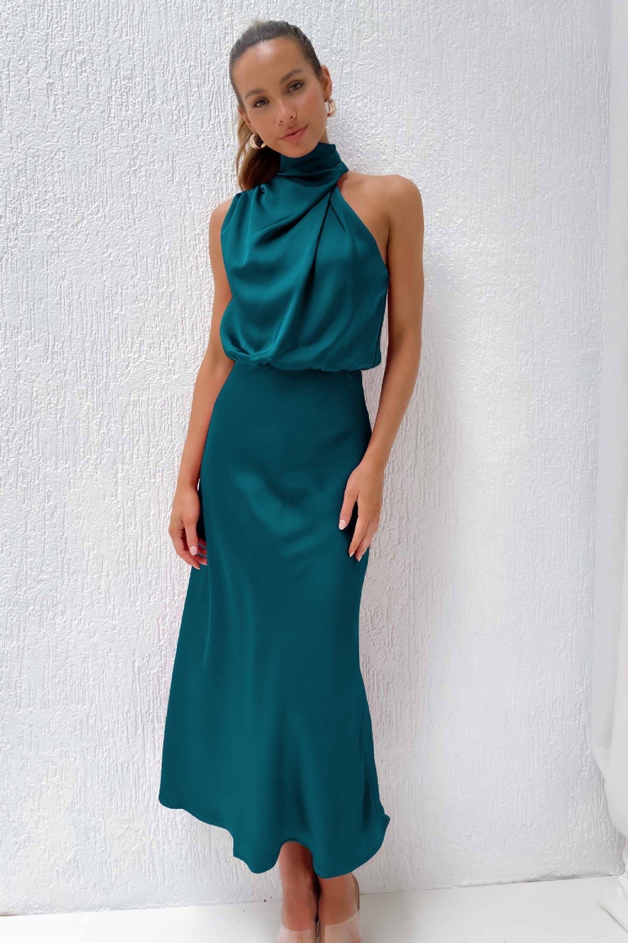 Mariana™ | Chic Halter Neck Evening Gown