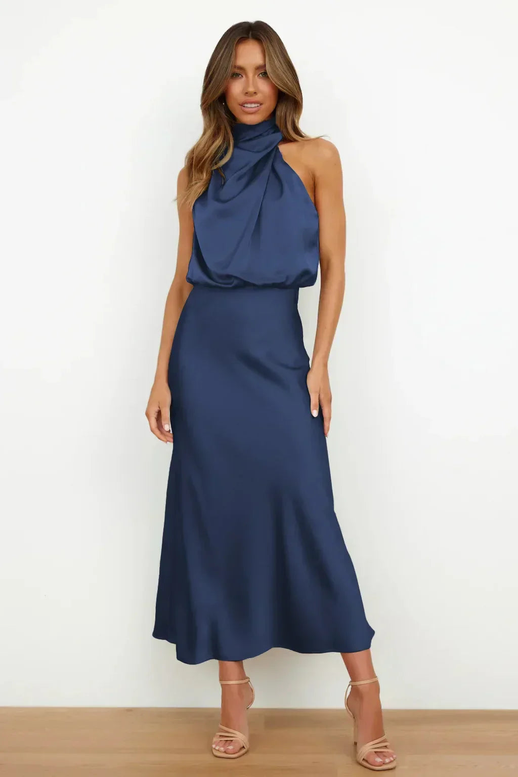 Mariana™ | Chic Halter Neck Evening Gown