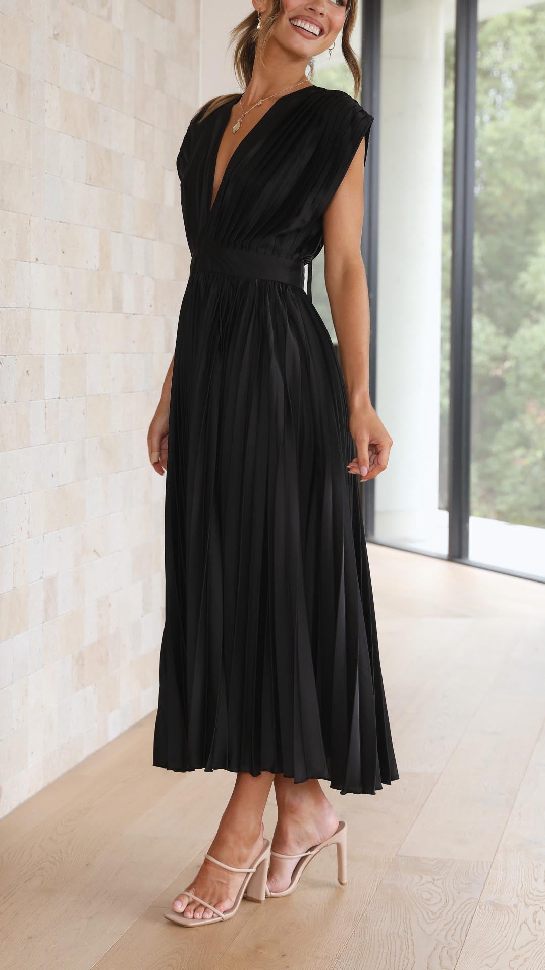 Maria™ | Chic Pleated Maxi Dress