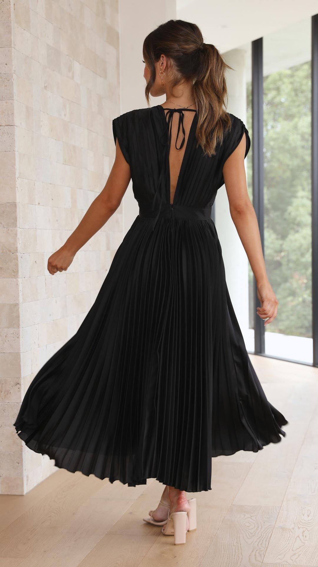 Maria™ | Chic Pleated Maxi Dress